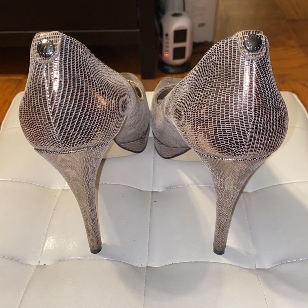 Shoes - Picture 5 of 6